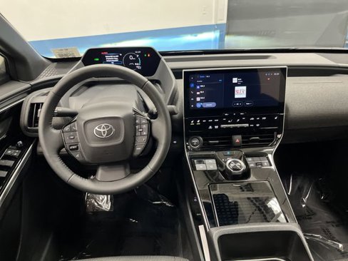Used 2024 Toyota bZ4X XLE w/ Weather Package image 5