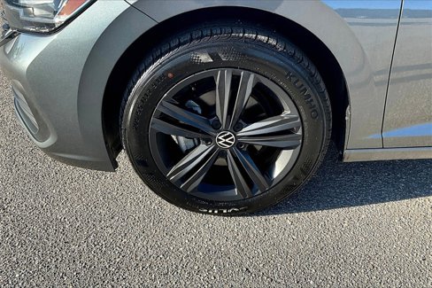Certified 2022 Volkswagen Jetta SE w/ Panoramic Sunroof Package image 13