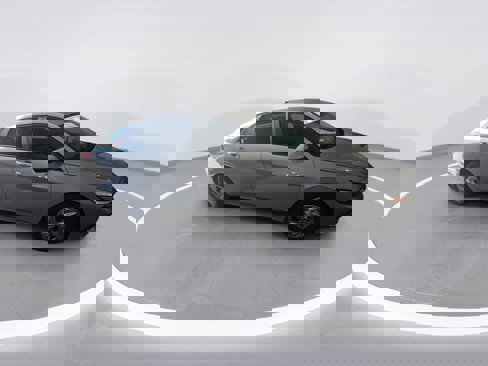 Used 2025 Hyundai Elantra SE image 2
