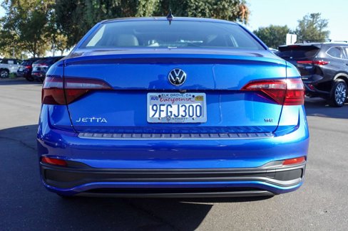 Used 2024 Volkswagen Jetta SE w/ Panoramic Sunroof Package image 7
