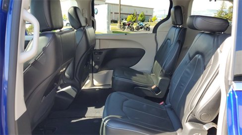 Certified 2019 Chrysler Pacifica Limited w/ Tire & Wheel Group image 28