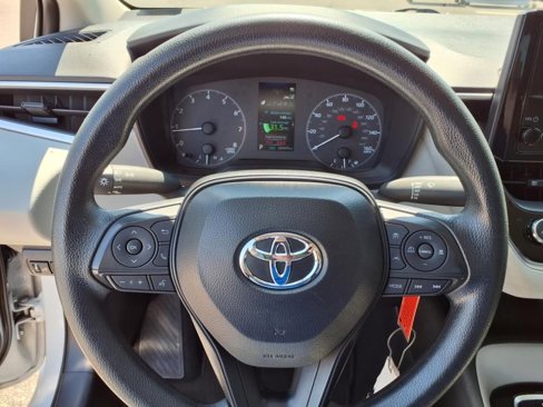 Used 2025 Toyota Corolla LE image 20