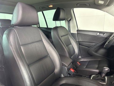 Used 2017 Volkswagen Tiguan Sport image 12