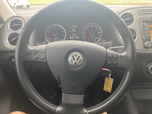 Used 2010 Volkswagen Tiguan SEL image 12