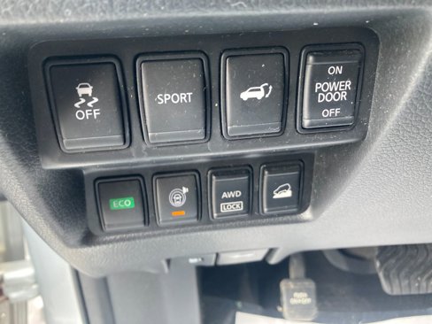 Used 2016 Nissan Rogue SV w/ SV Premium Package image 37