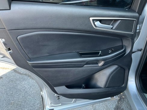 Used 2020 Ford Edge SEL image 24