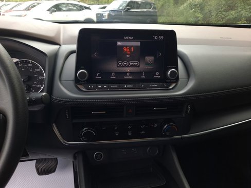 Used 2022 Nissan Rogue S image 18