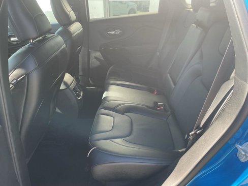 Used 2023 Jeep Cherokee Altitude Lux image 23