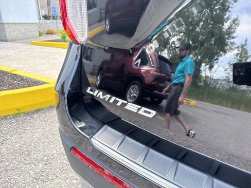 Used 2021 Ford Explorer Limited w/ Equipment Group 301A image 10