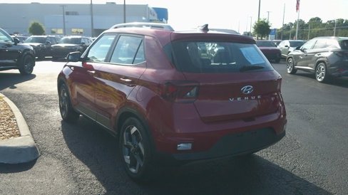 Certified 2022 Hyundai Venue Limited image 3
