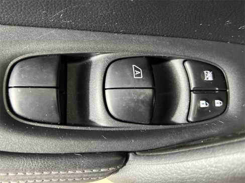 Used 2017 Nissan Rogue SV image 15