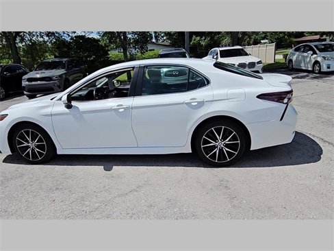 Used 2023 Toyota Camry SE image 15