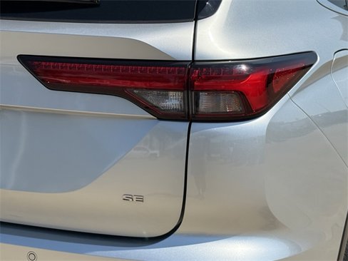 Used 2023 Mitsubishi Outlander SE image 7
