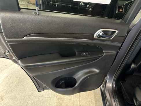 Used 2018 Jeep Grand Cherokee Limited image 33