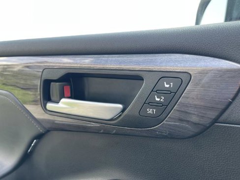 Used 2024 Toyota Highlander LE image 11