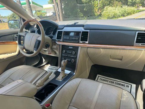 Used 2010 Lincoln MKZ image 23