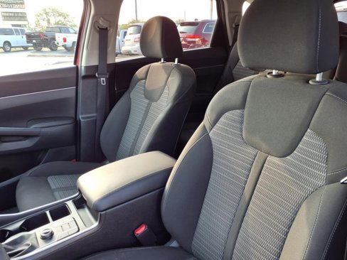 Used 2023 Kia Sorento LX image 10