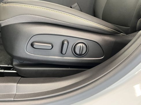 Certified 2024 Chevrolet Trax ACTIV w/ Sunroof Package image 16