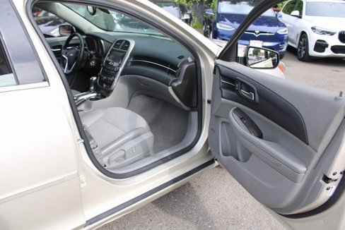 Used 2015 Chevrolet Malibu LT image 19