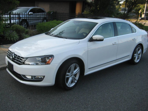 Used 2014 Volkswagen Passat 1.8T SEL Premium image 1