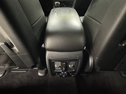 Used 2018 Jeep Grand Cherokee Limited image 28