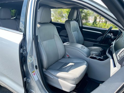 Used 2014 Toyota Highlander XLE image 27