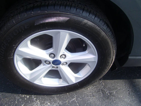 Used 2021 Ford Edge SE image 2