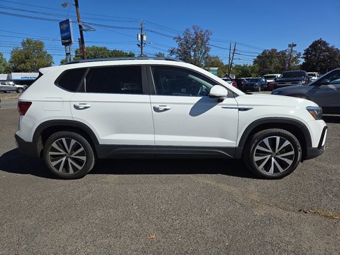 Used 2023 Volkswagen Taos SE image 8