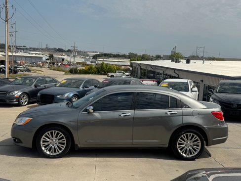 Used 2011 Chrysler 200 Limited image 12