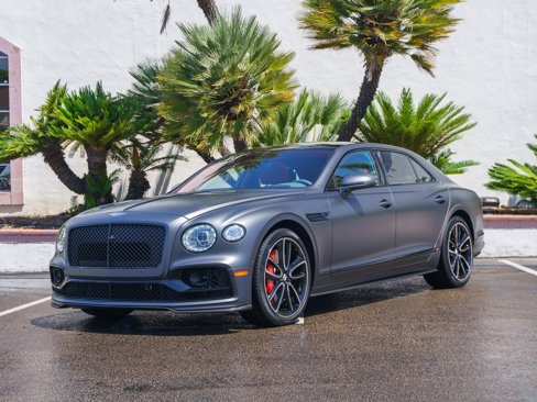 Used 2024 Bentley Flying Spur V8 image 31