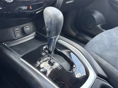 Used 2016 Nissan Rogue SV image 37
