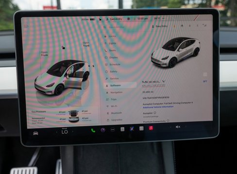 Used 2024 Tesla Model Y Performance image 8