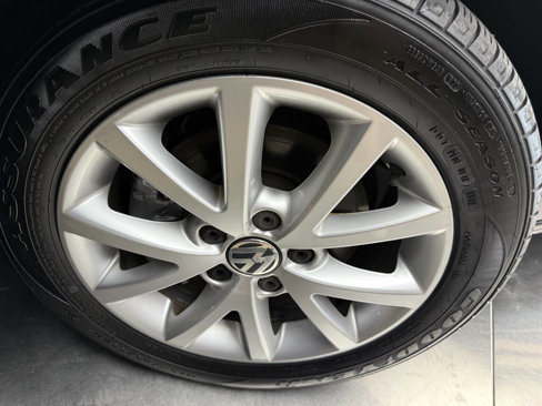 Used 2010 Volkswagen Jetta SEL image 24