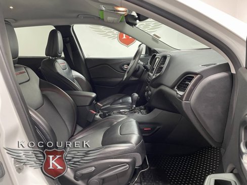 Used 2022 Jeep Cherokee Trailhawk image 22
