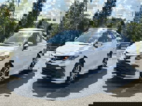 Used 2023 Toyota Camry LE image 1