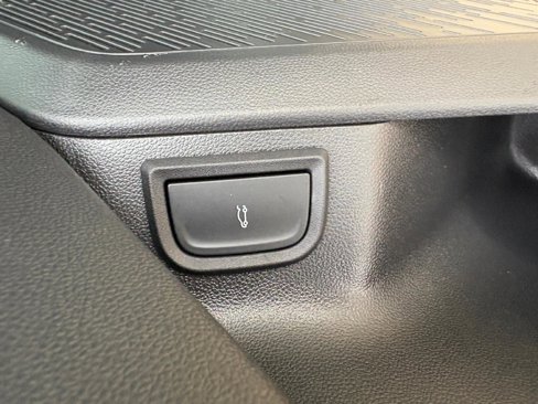 New 2026 Chevrolet Equinox LT w/ Convenience Package II image 17