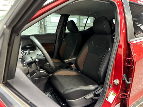 Used 2020 Nissan Kicks SR w/ Exterior Package image 9