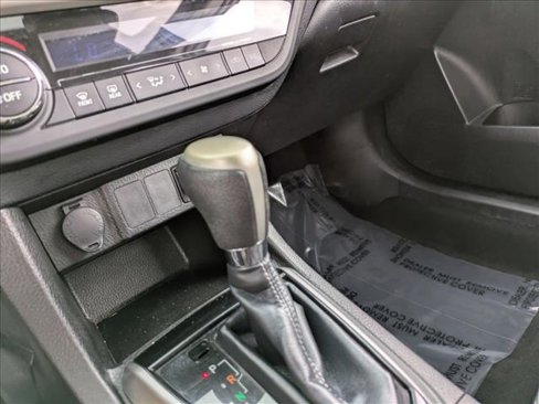 Used 2014 Toyota Corolla LE image 12