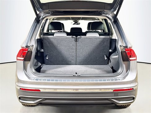 Used 2024 Volkswagen Tiguan Wolfsburg Edition image 24