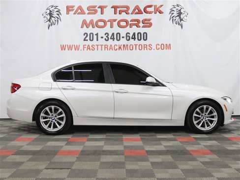 Used 2018 BMW 320i xDrive Sedan w/ Convenience Package image 4