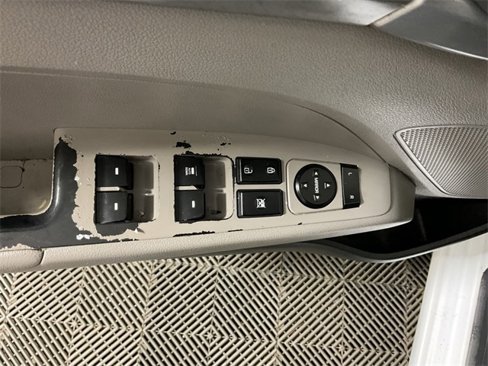 Used 2017 Hyundai Elantra SE image 16