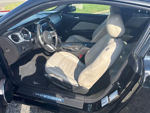Used 2013 Ford Mustang Premium image 22