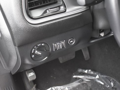 Used 2023 Dodge Challenger SXT image 10
