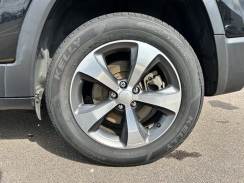 Used 2019 Jeep Cherokee Limited image 9