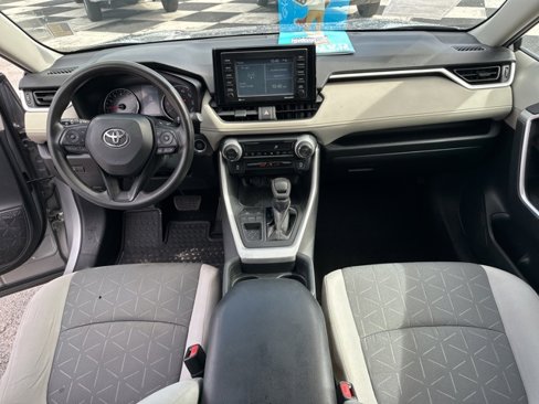 Used 2020 Toyota RAV4 XLE image 5
