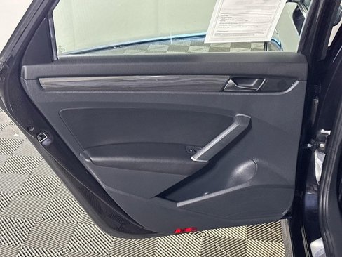 Certified 2021 Volkswagen Passat 2.0T R-Line image 21