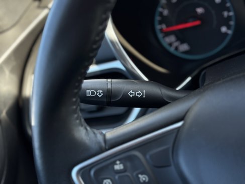 Used 2018 Chevrolet Equinox LT image 22
