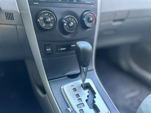 Used 2010 Toyota Corolla LE image 8