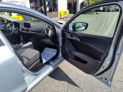 Used 2018 MAZDA MAZDA3 Sport image 20