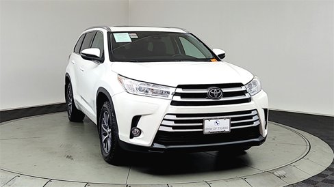 Used 2017 Toyota Highlander XLE image 2